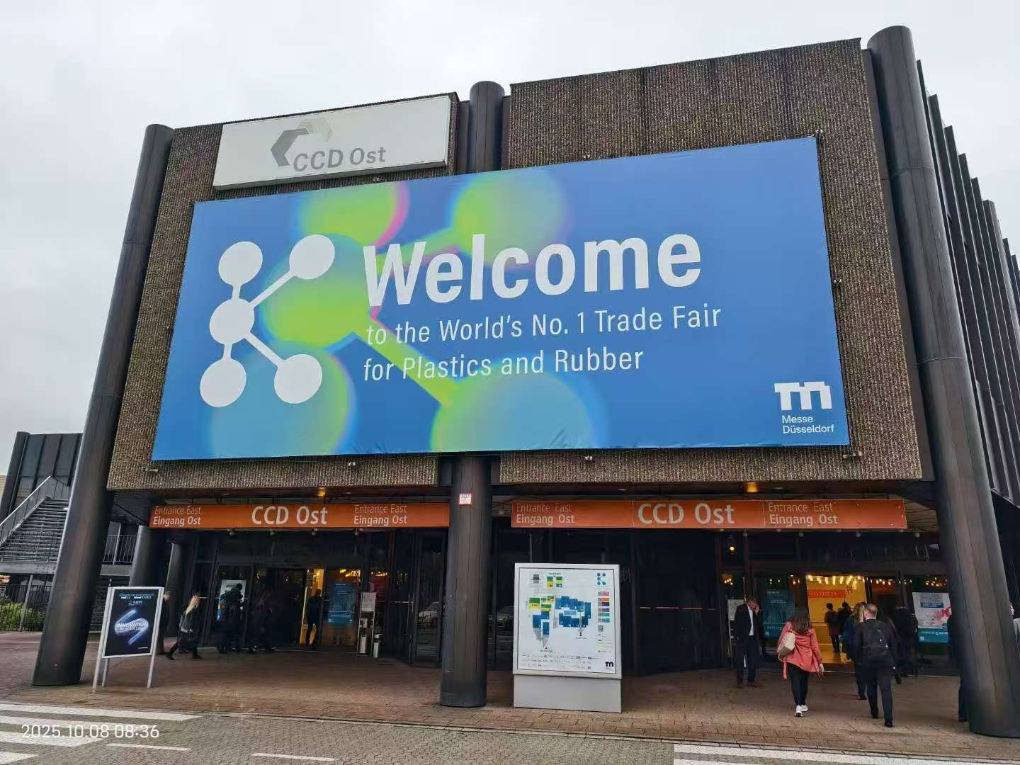 華大機(jī)械攜全電動(dòng)智能注塑方案驚艷亮相德國K展