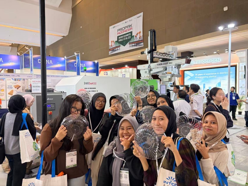 印尼橡塑盛會(huì)，華大機(jī)械以SeKIII系列共拓東南亞智造新局